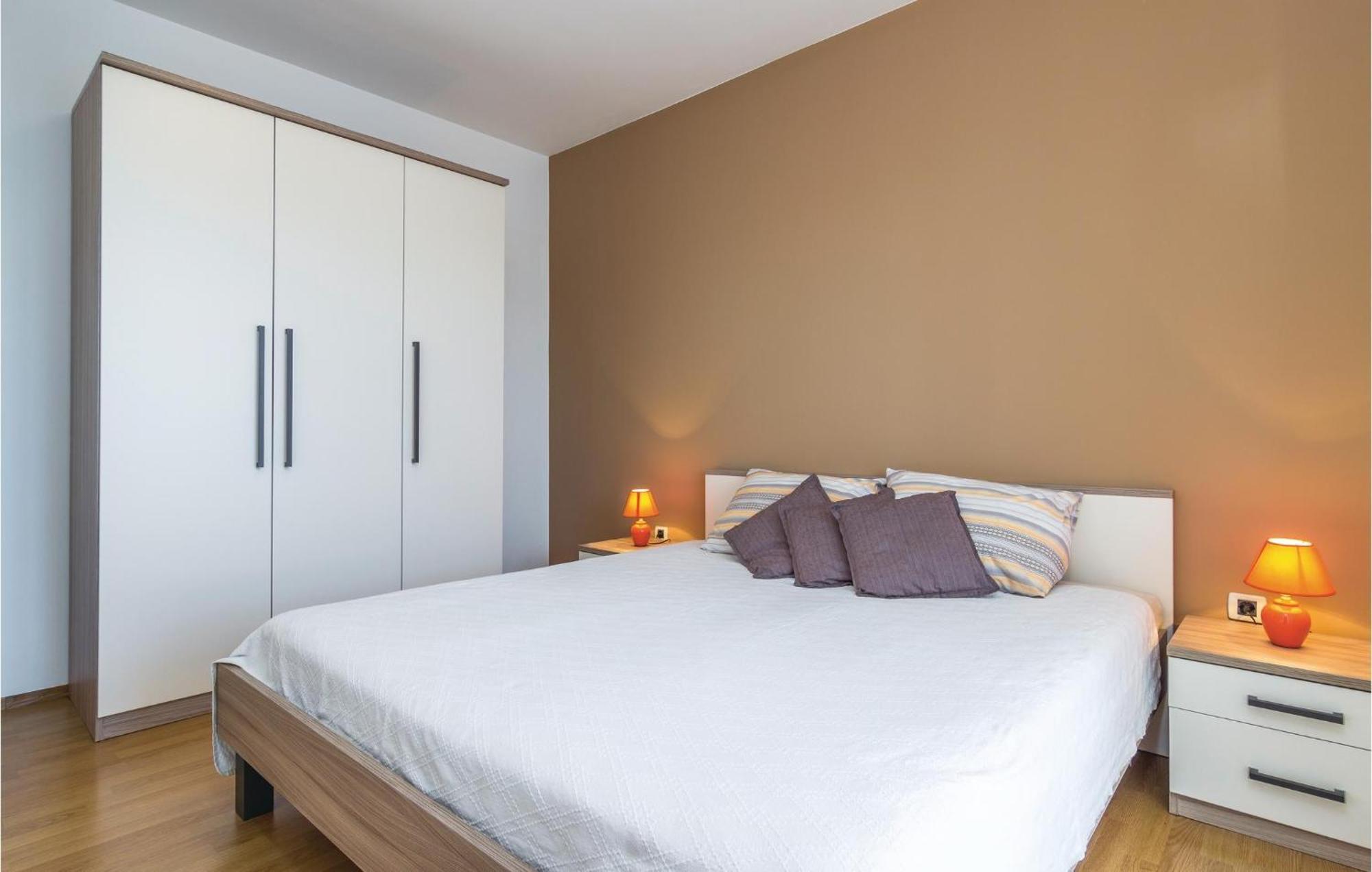 Cozy Apartment In Porec With Wifi Exteriör bild