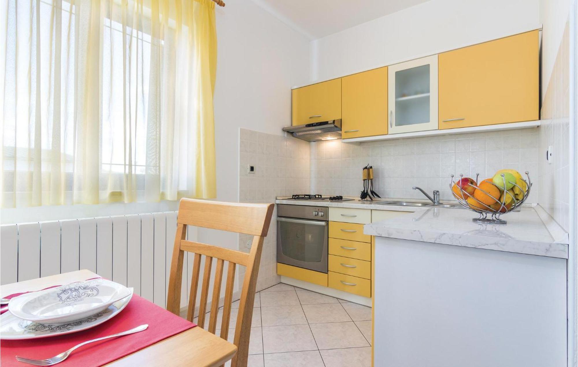 Cozy Apartment In Porec With Wifi Exteriör bild