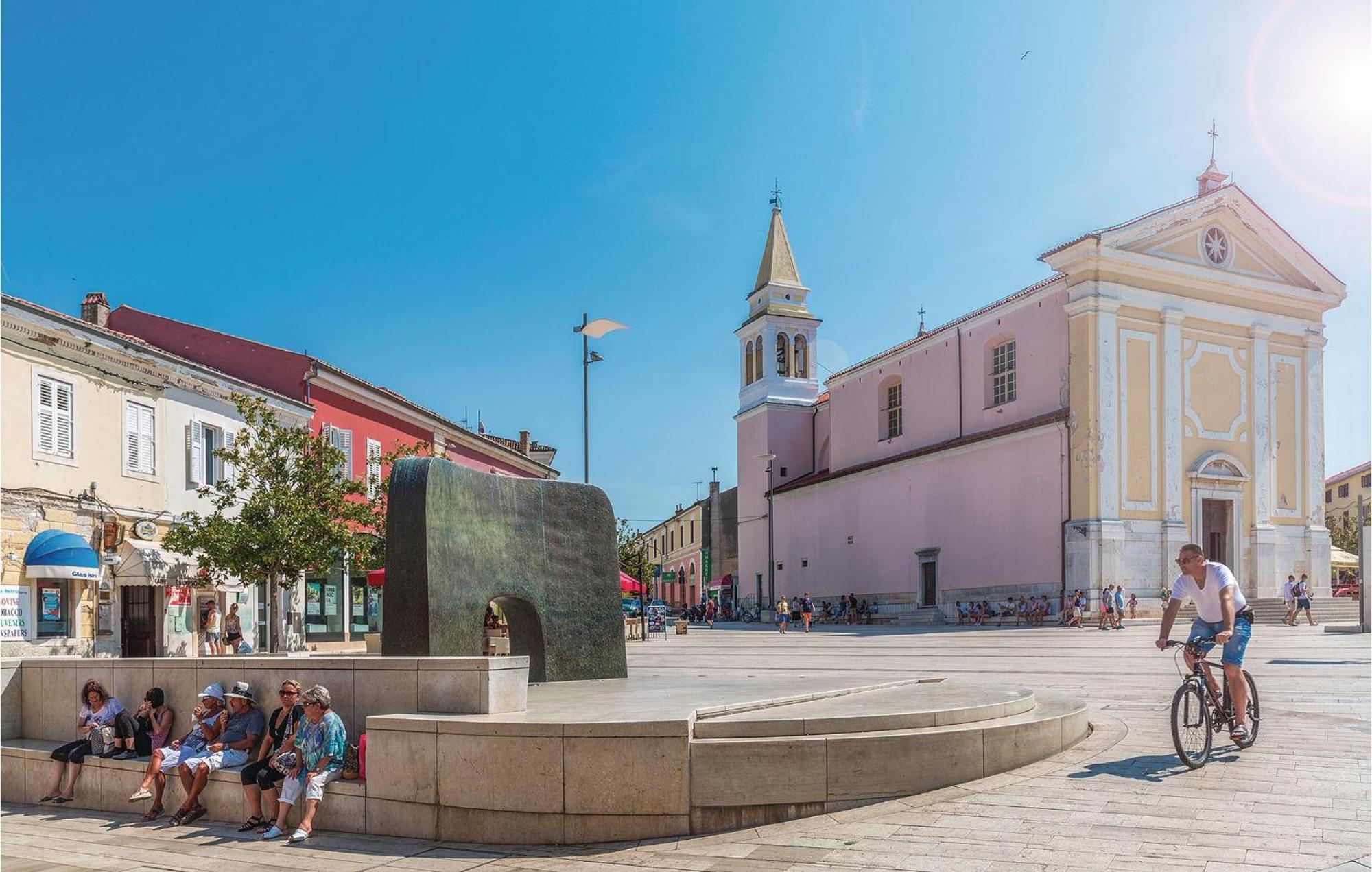 Cozy Apartment In Porec With Wifi Exteriör bild
